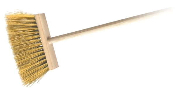 Koště zatloukané dřevěné s holí 120cm                                                                                                                                                                                                                     