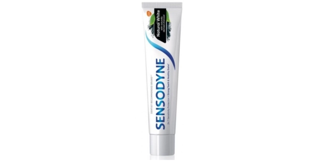 Sensodyne zubní pasta 75ml Natural White with Charcoal                                                                                                                                                                                                    