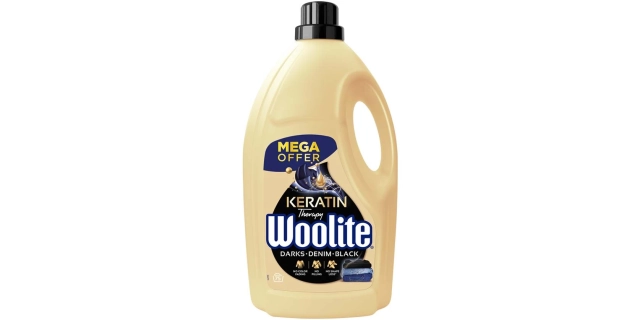 Woolite Keratin Therapy na černé a tmavé prádlo. Tekutý prací přípravek s keratinem. 4.5 l / 75 pracích dávek                                                                                                                                             
