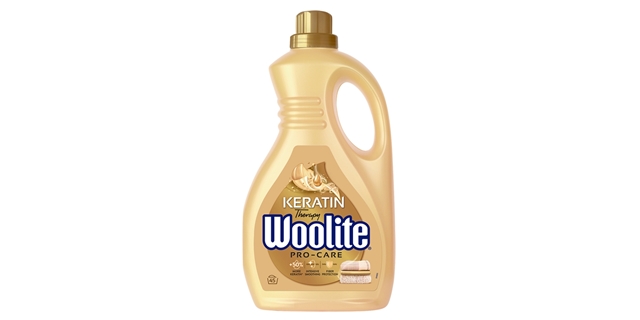 Woolite Keratin Therapy Pro-Care na všechny druhy prádla. Tekutý prací přípravek s keratinem. 2.7 l / 45 pracích dávek                                                                                                                                    