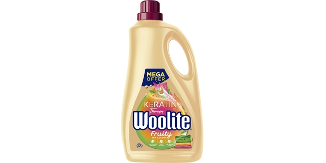 Woolite Keratin Therapy na barevné prádlo Fruity. Tekutý prací přípravek s keratinem. 2.7 l / 45 pracícch dávek                                                                                                                                           